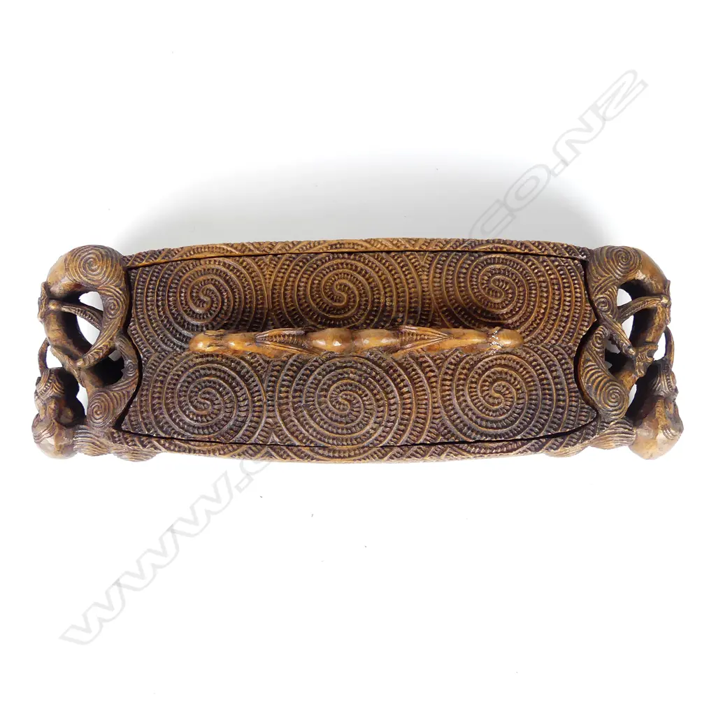 Ian McMillan carved papahou treasure box Image 1++