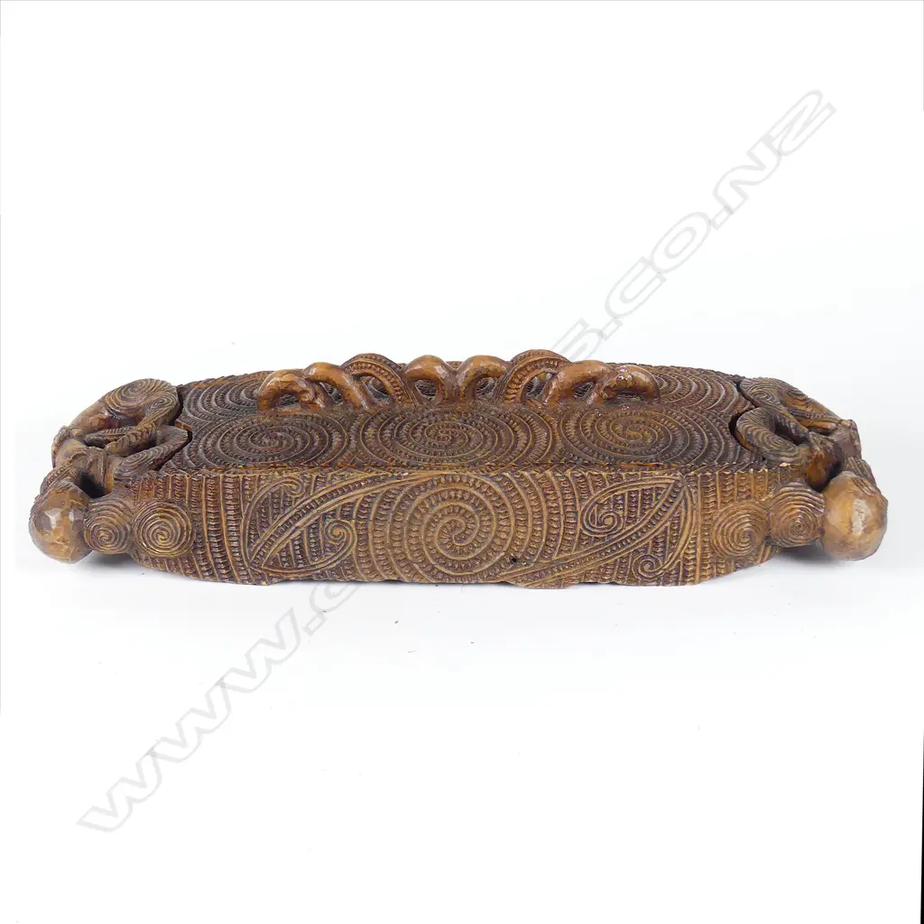 Ian McMillan carved papahou treasure box Image 1++