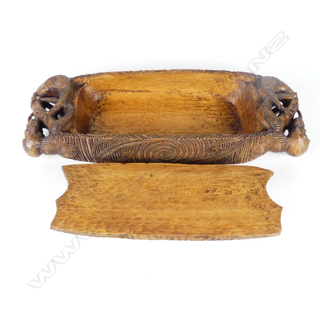 Ian McMillan carved papahou treasure box Image 1++