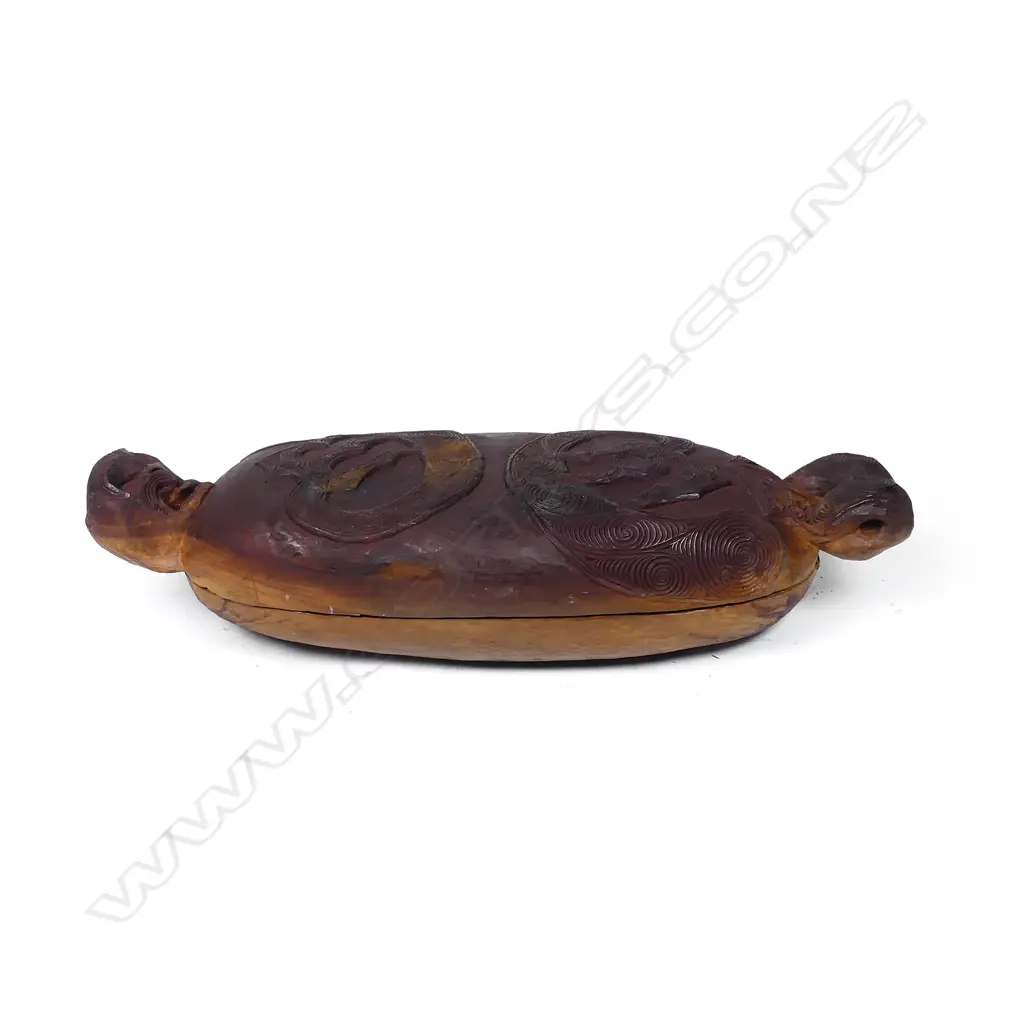 Ian McMillan carved waka kōiwi Image 1++