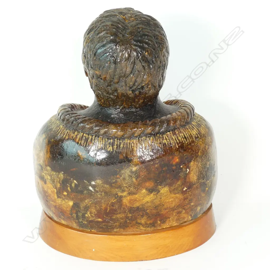 A large Colonial kauri gum bust Image 1++