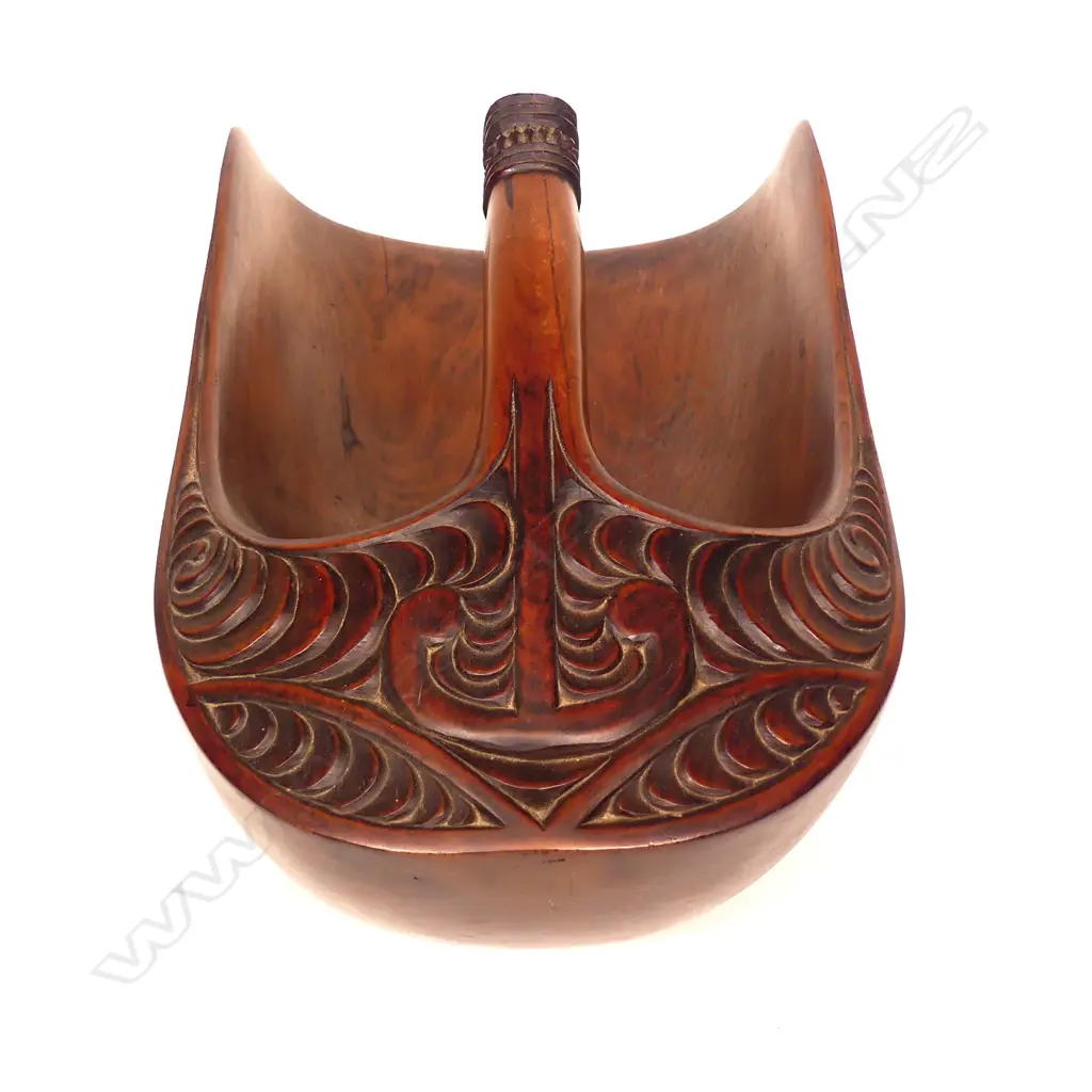 A large vintage Maori carved kauri bailer Image 1++