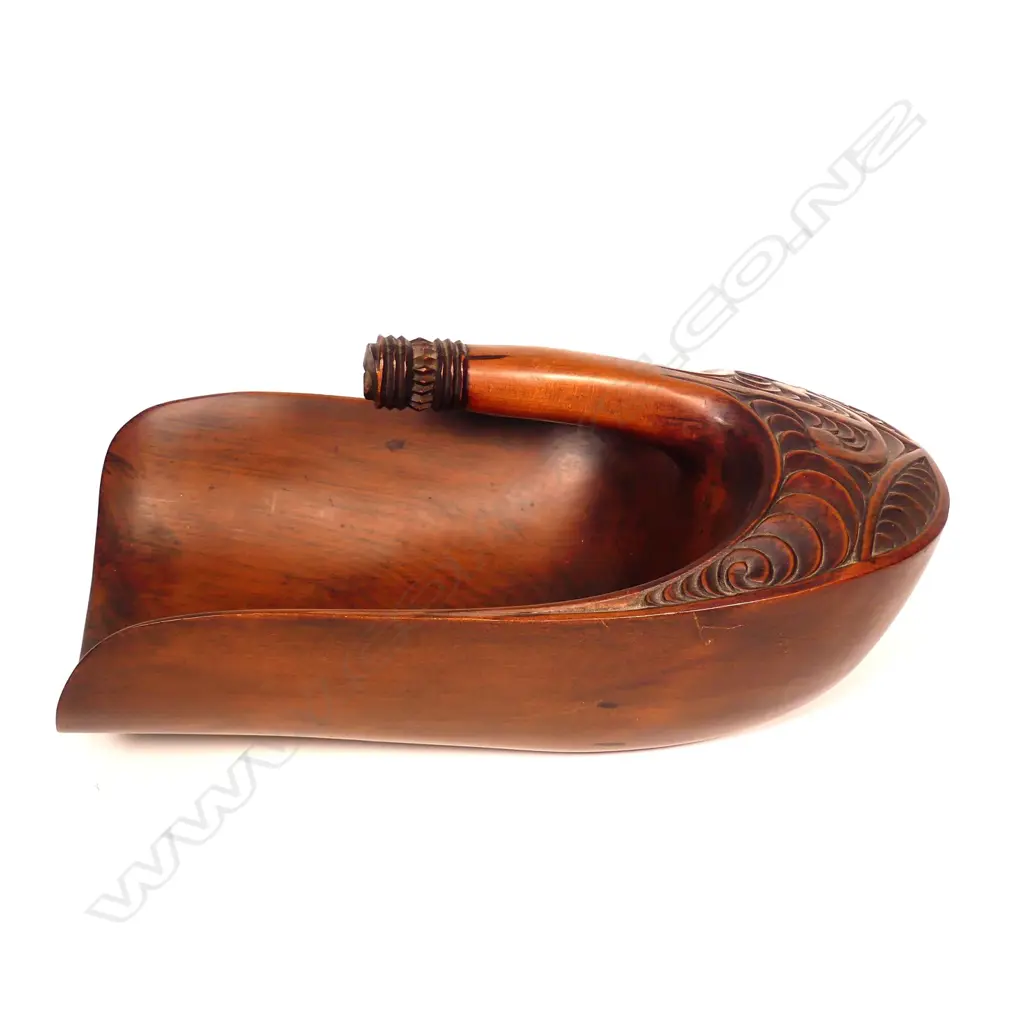 A large vintage Maori carved kauri bailer Image 1++