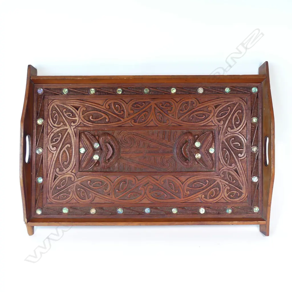 An early 20thC Maori carved kauri tray Image 1++