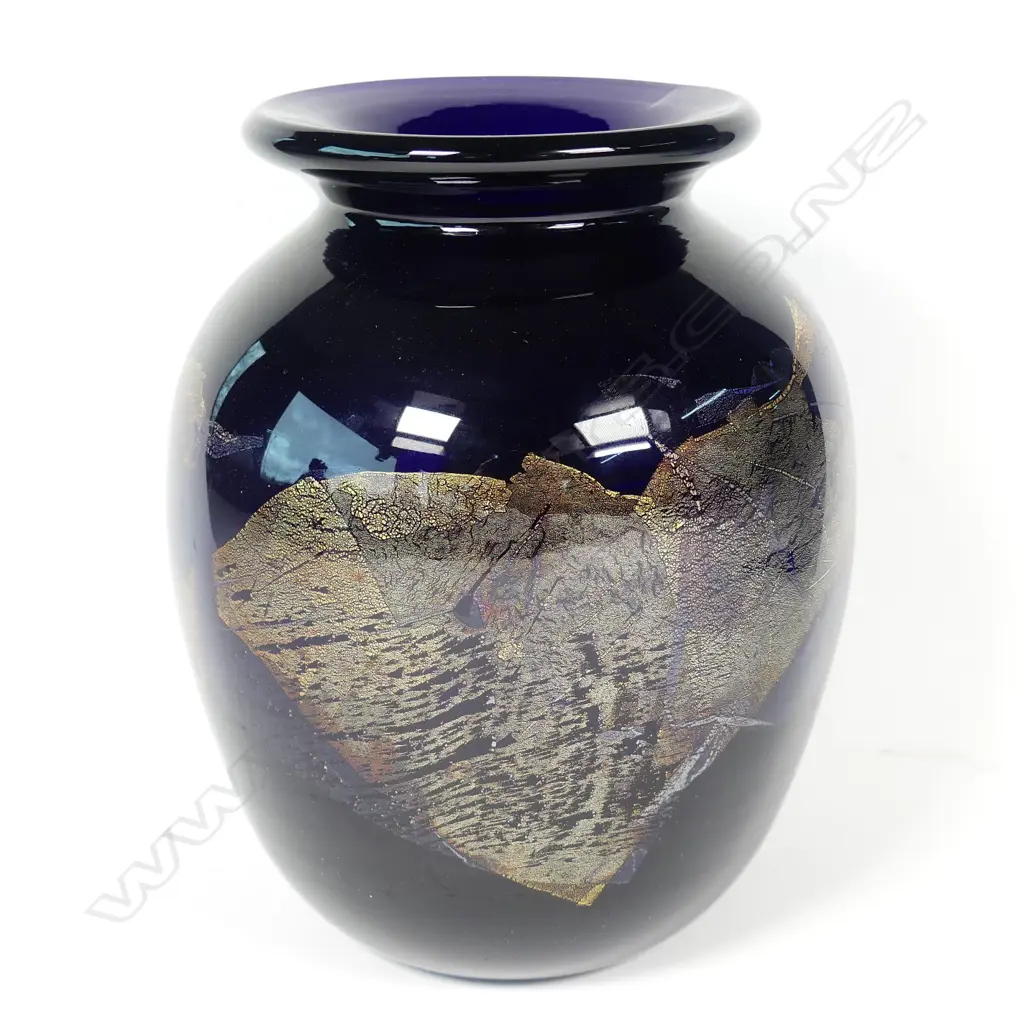 A Gary Nash glass vase Image 1++