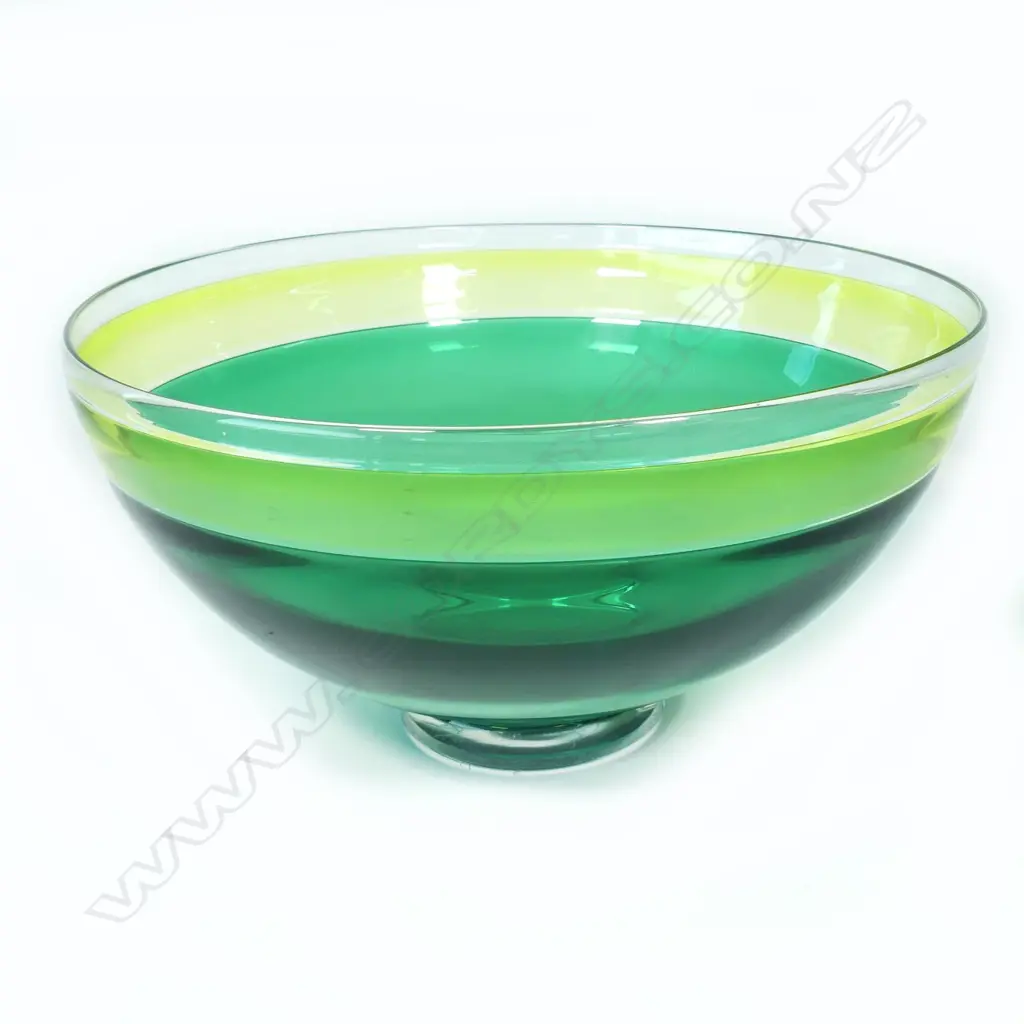 A glass bowl by Ola Höglund Image 1++