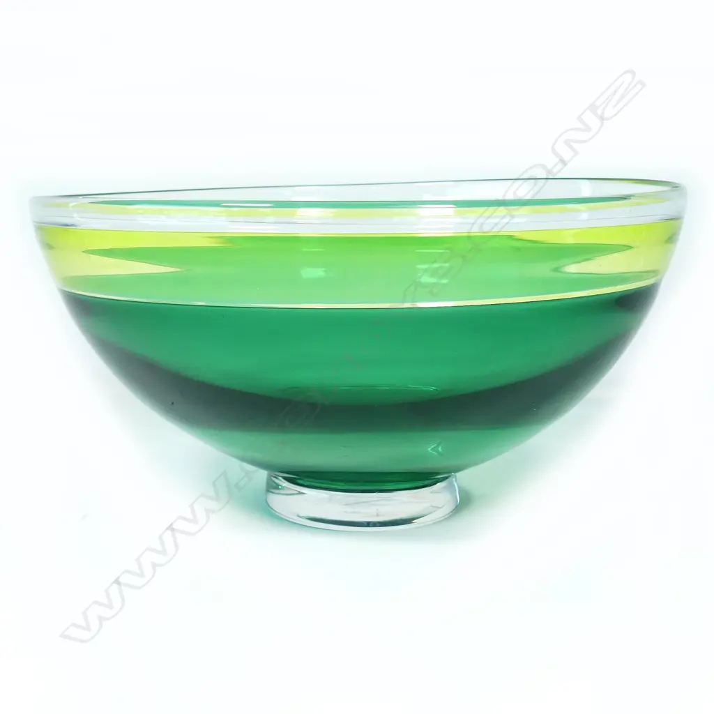 A glass bowl by Ola Höglund Image 1++