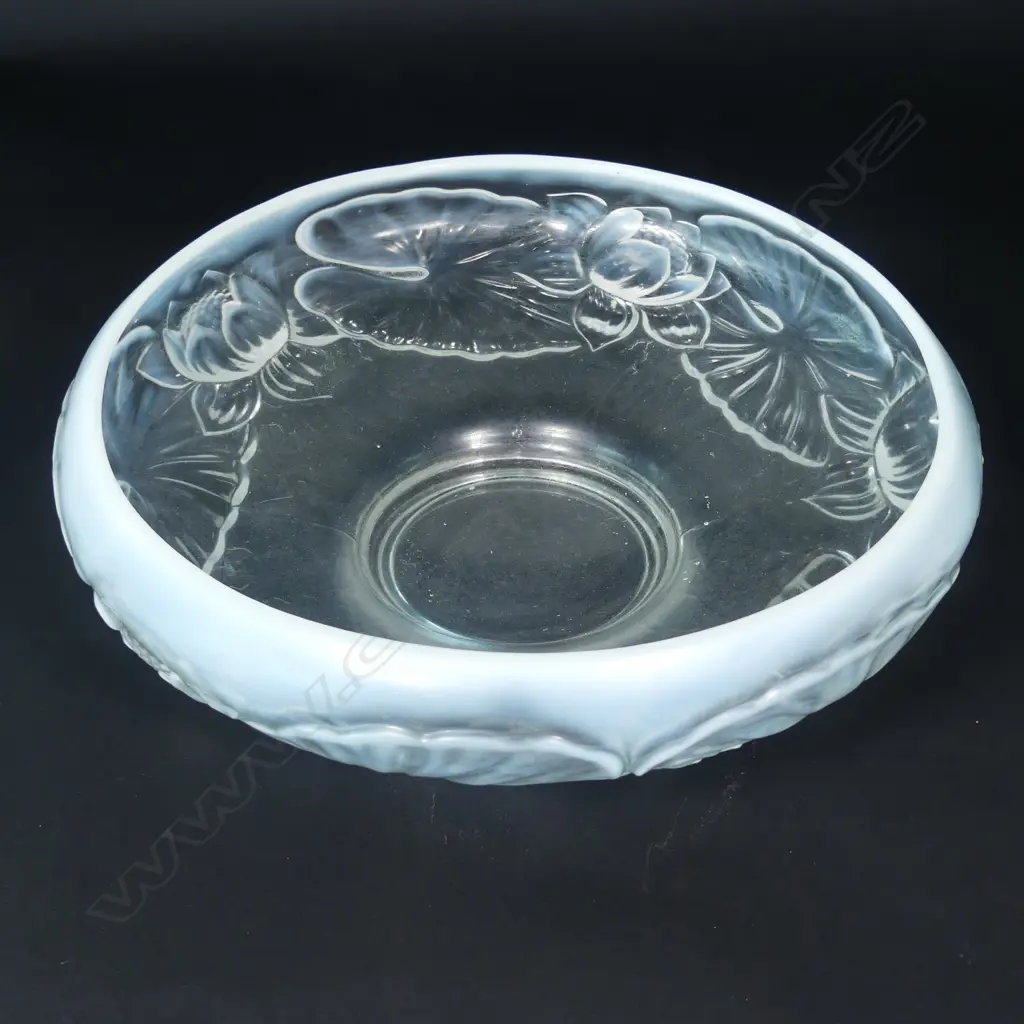 A French opalescent glass bowl Image 1++