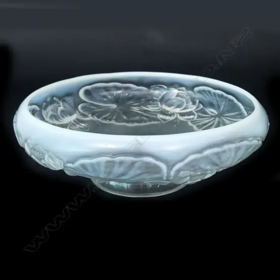 A French opalescent glass bowl