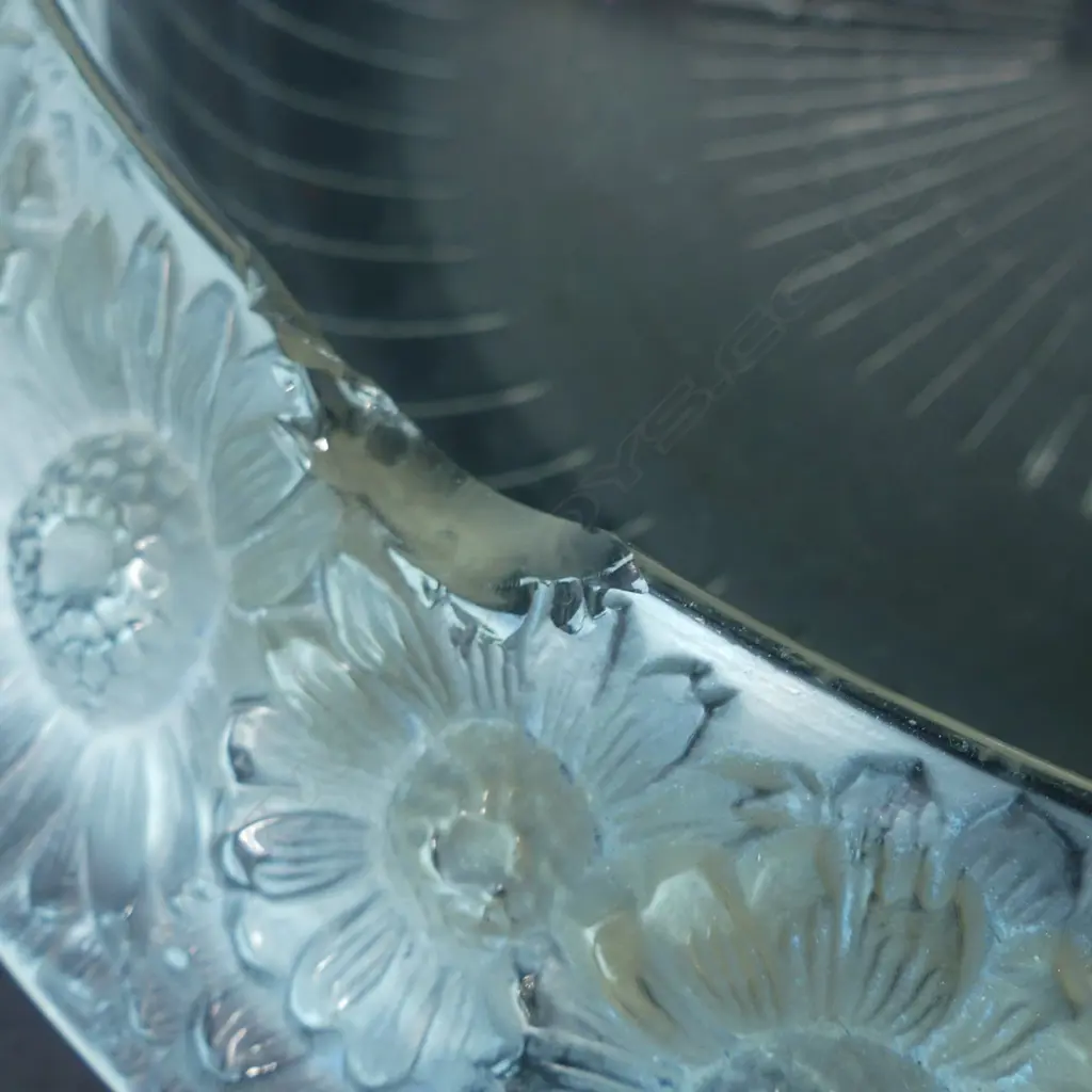 A Rene Lalique Bowl 'Marguerites' Image 1++