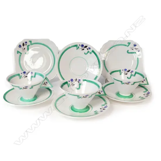 Nine pieces of Shelley Vogue bone china pattern 11740
