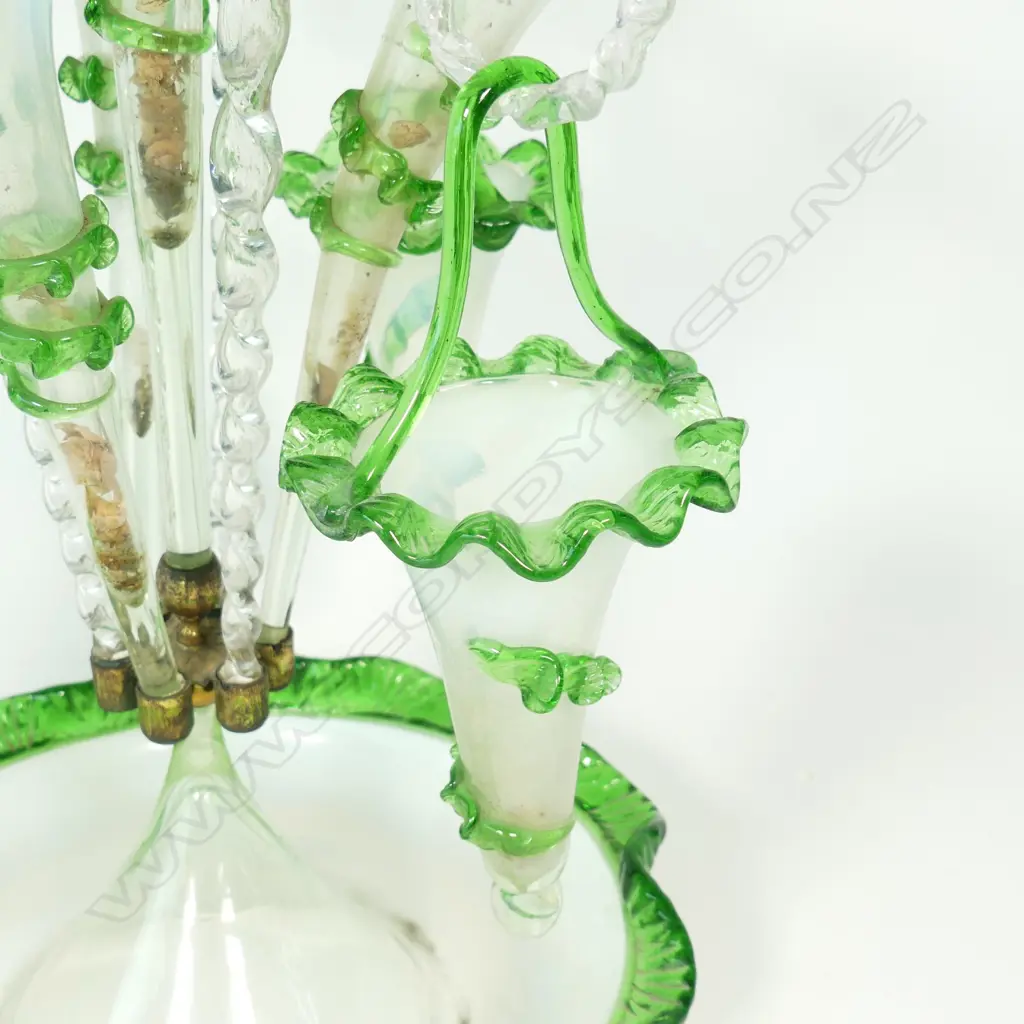 A Victorian green Vaseline glass epergne Image 1++