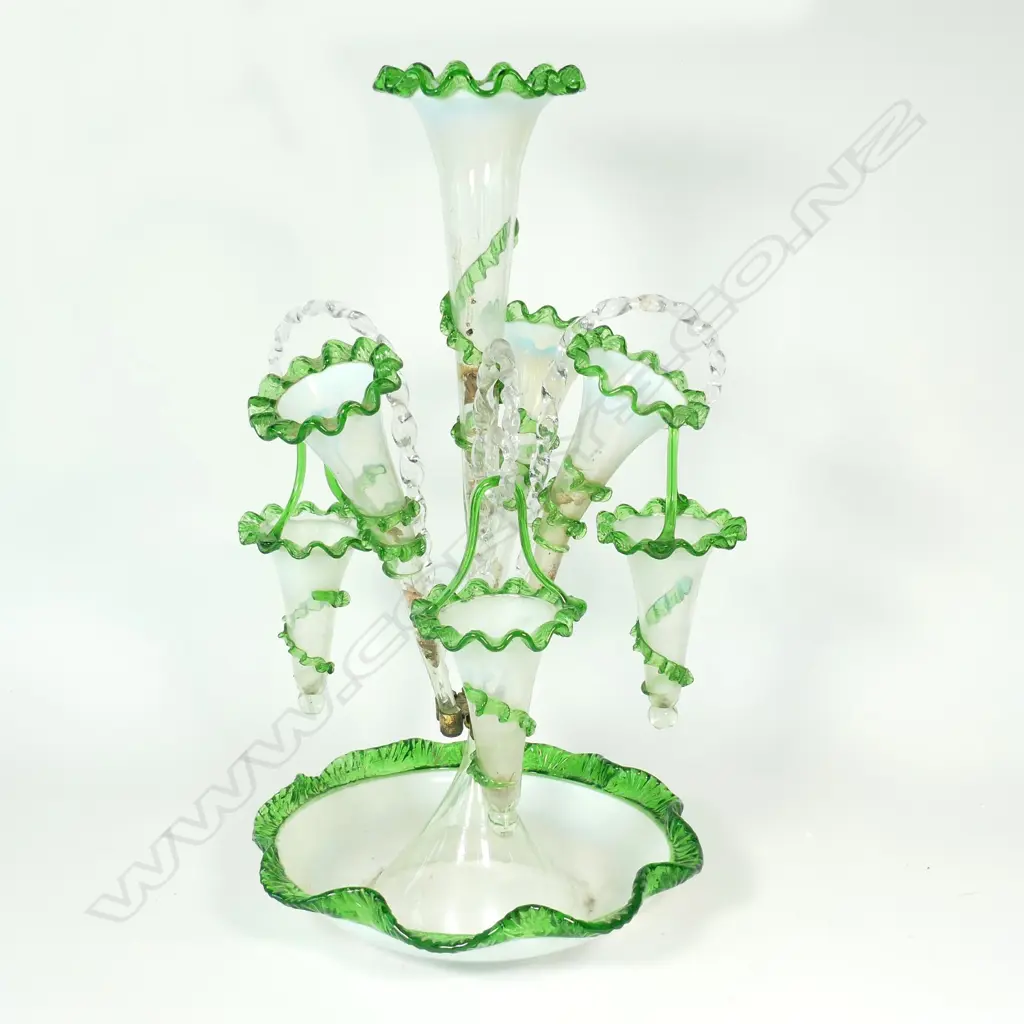 A Victorian green Vaseline glass epergne Image 1++