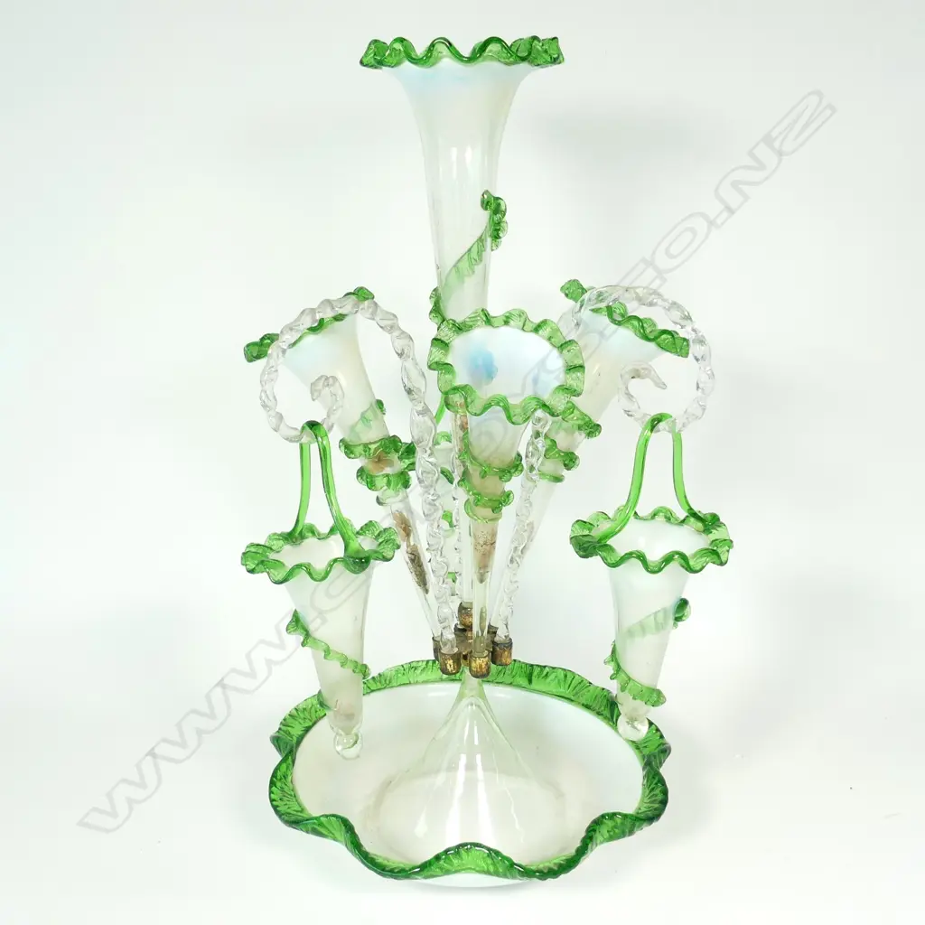 A Victorian green Vaseline glass epergne Image 1++