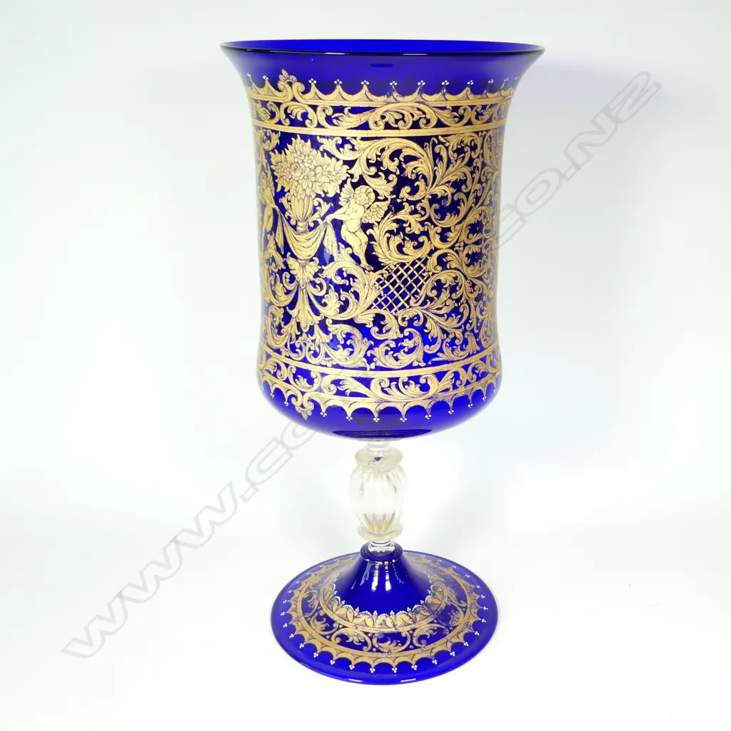 An oversize and impressive Venetian glass chalice vase Image 1++