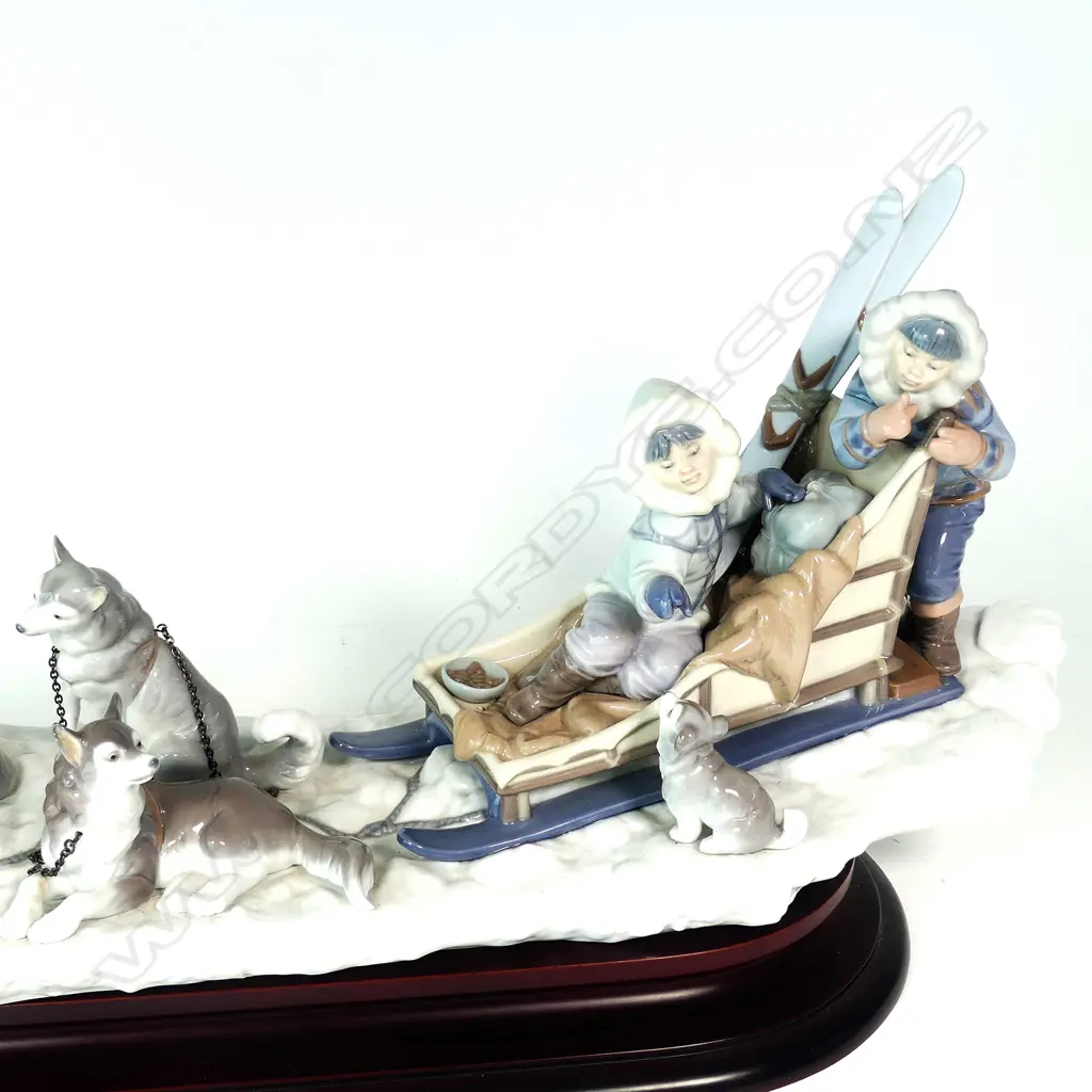 A large Lladro figure group Image 1++