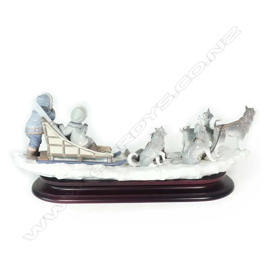 A large Lladro figure group Image 1++