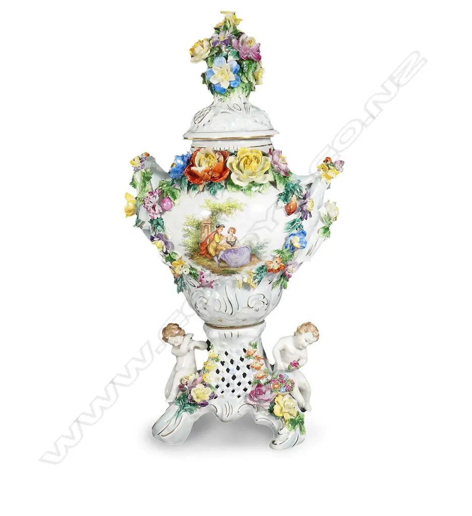 A Dresden lidded pot pourri urn Image 1++