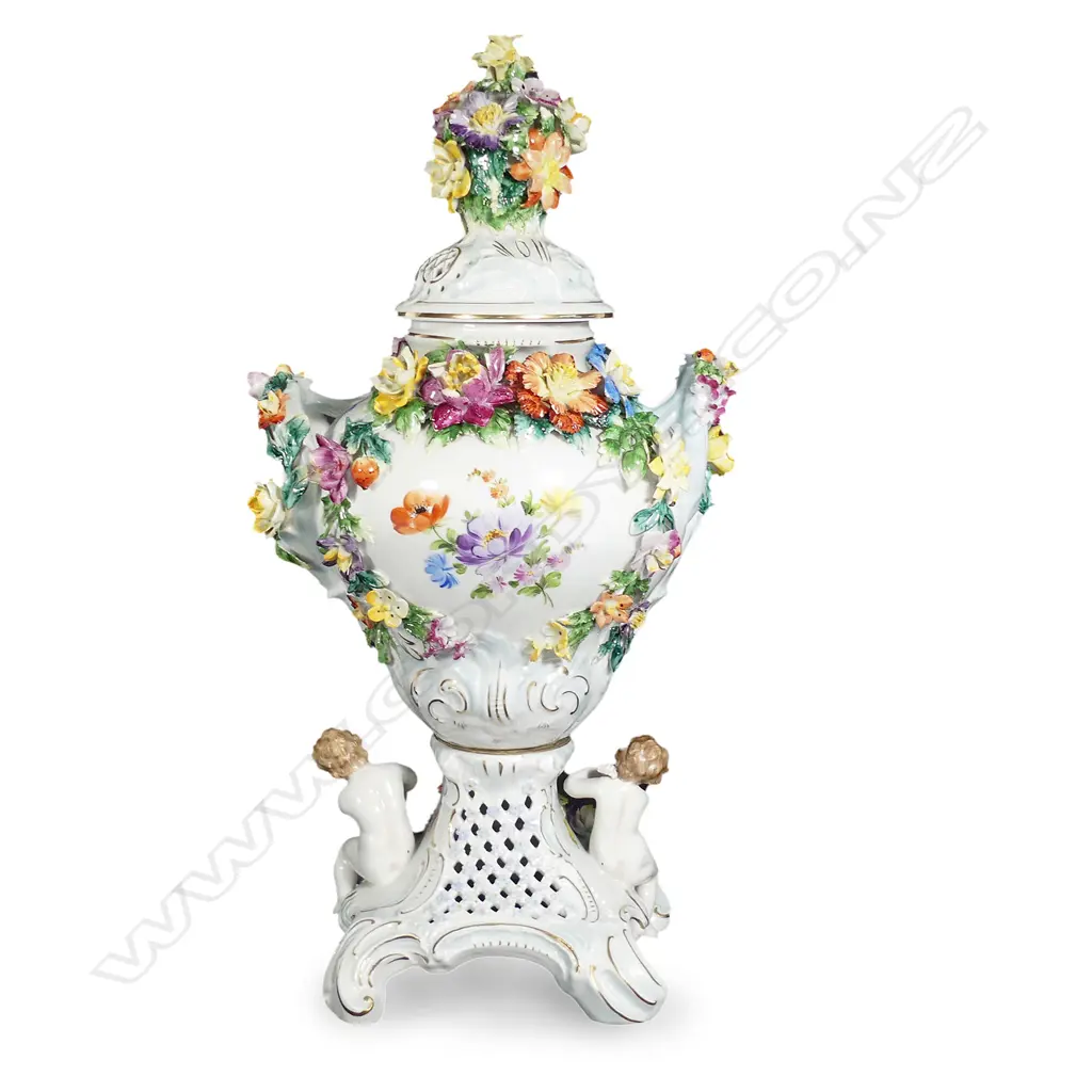 A Dresden lidded pot pourri urn Image 1++