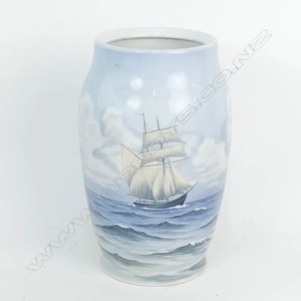 A Danish Bing & Grøndahl (B&G) porcelain vase Image 1++