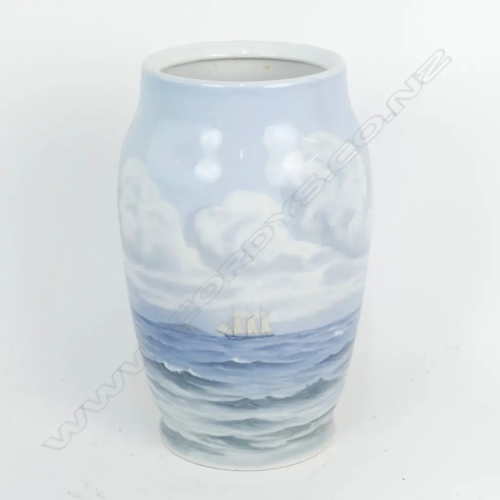 A Danish Bing & Grøndahl (B&G) porcelain vase Image 1++