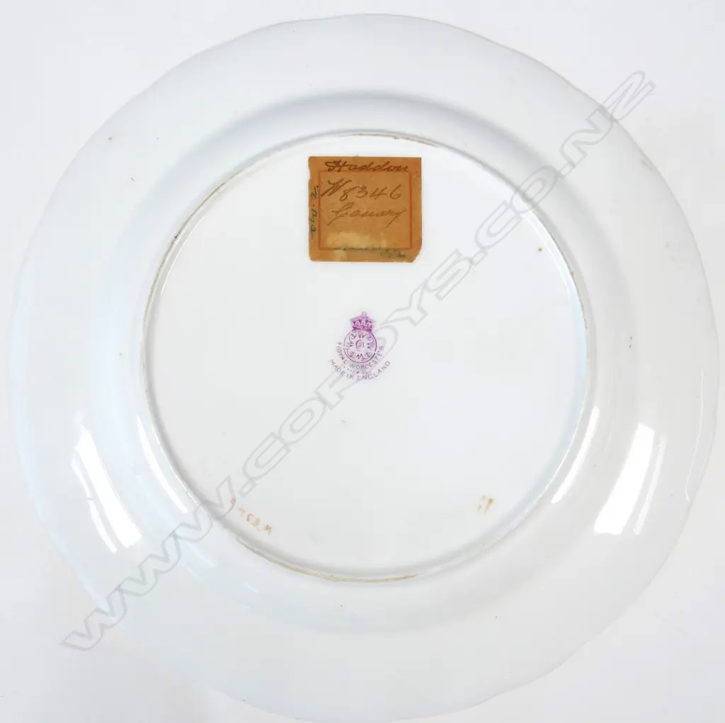 An early 20thC Royal Worcester hand painted plate Image 1++