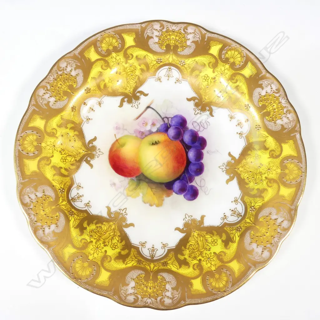 An early 20thC Royal Worcester hand painted plate Image 1++