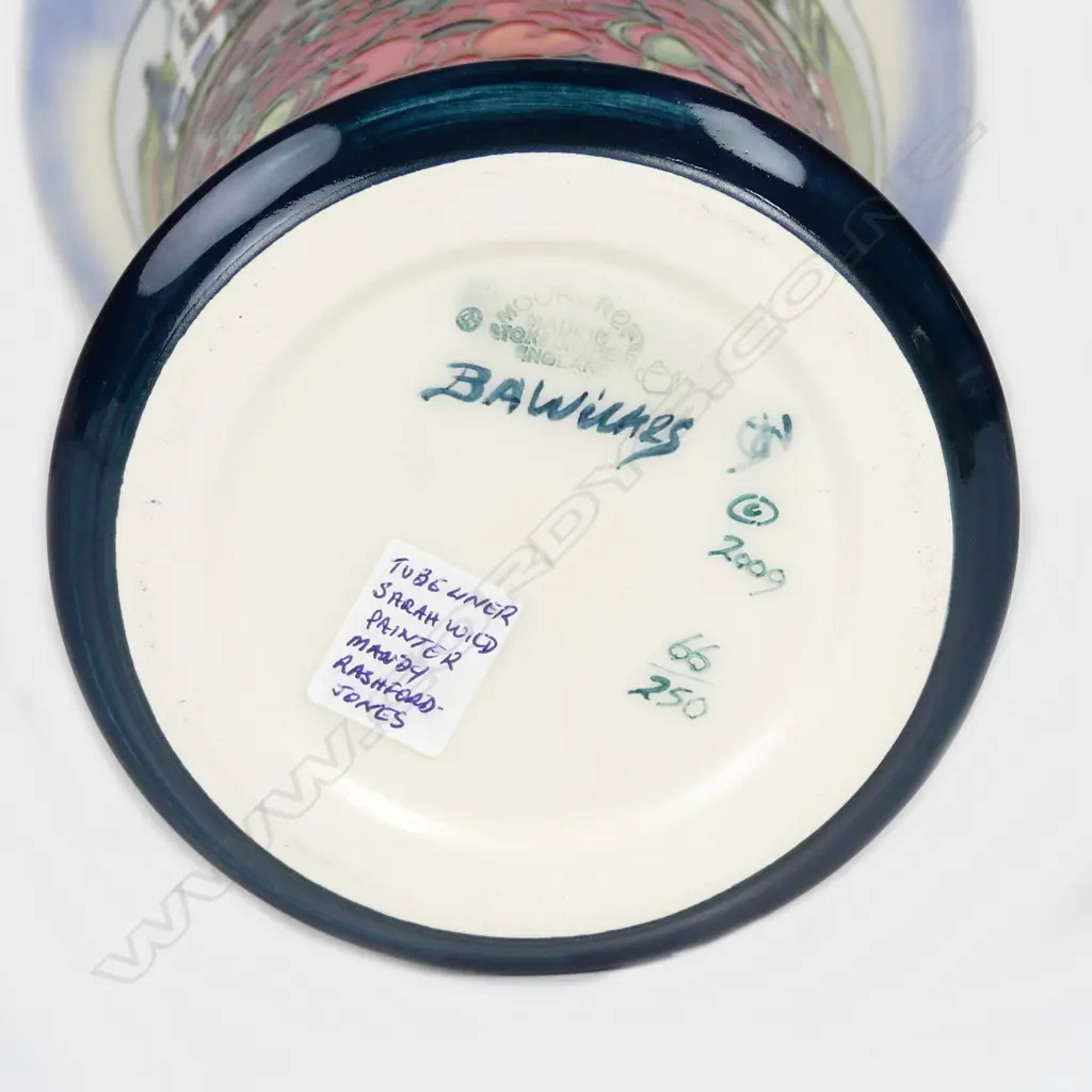 A modern Moorcroft vase Image 1++