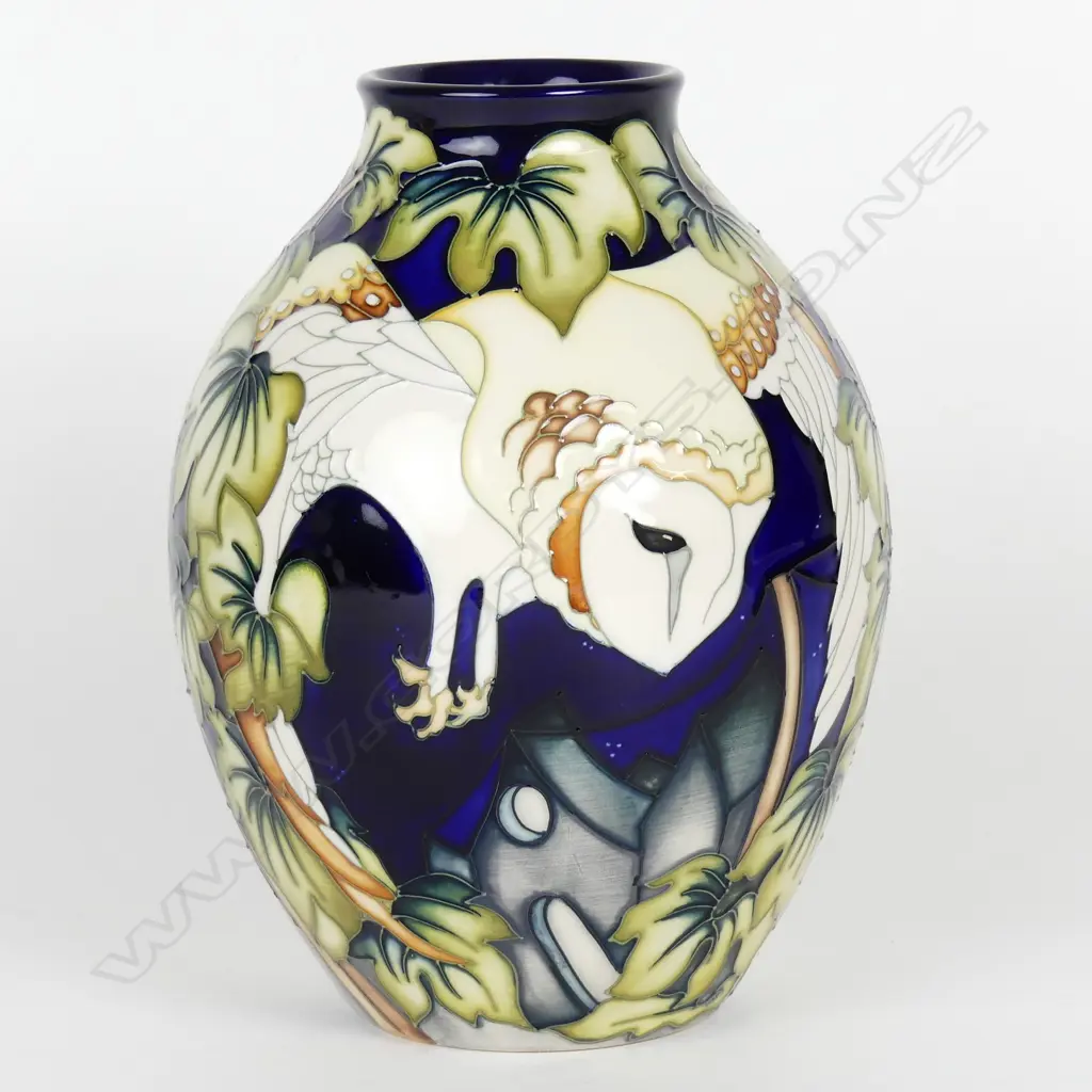 A modern Moorcroft vase Image 1++