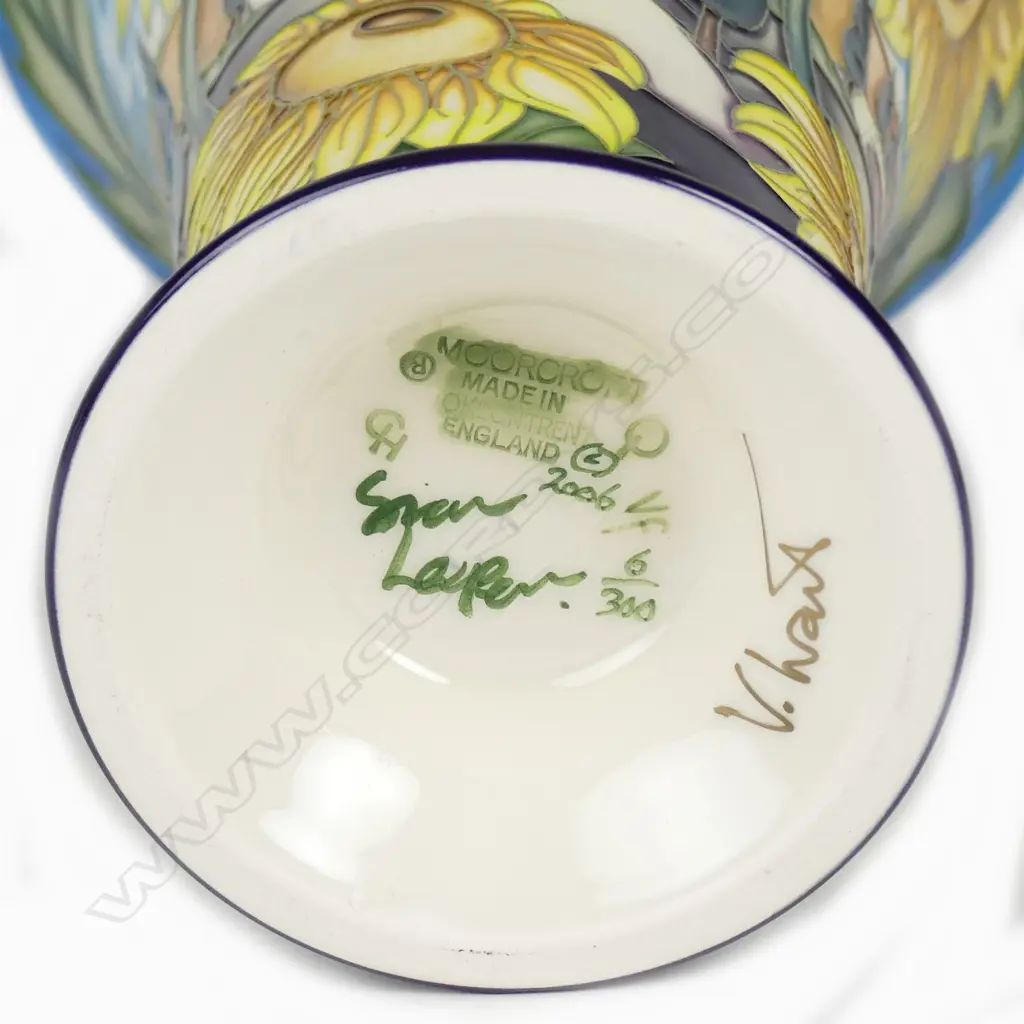 A modern Moorcroft vase Image 1++