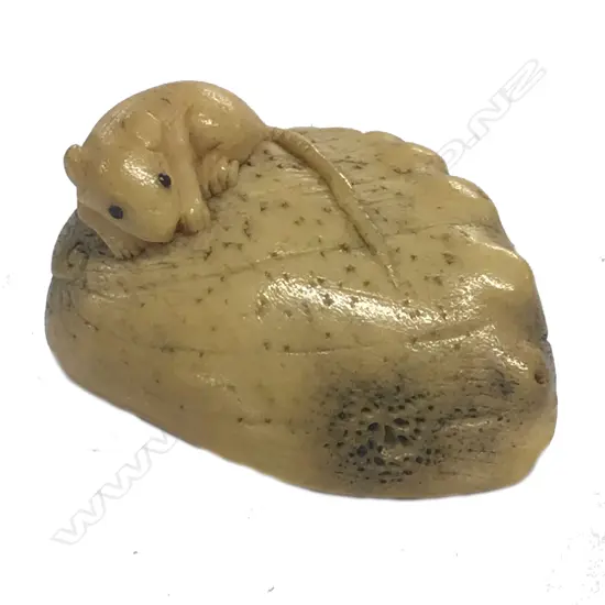 A well carved Japanese stag antler netsuke of a rat