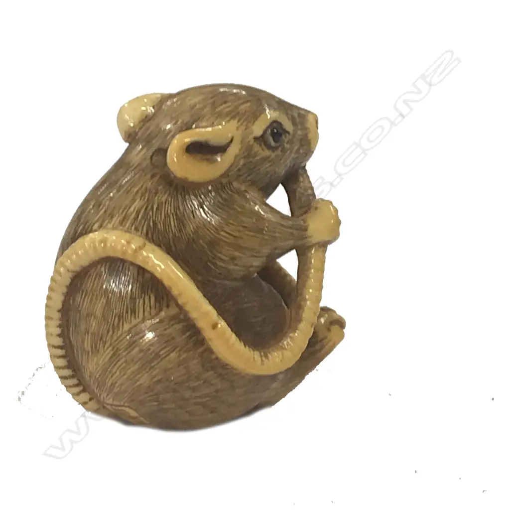 A nicely carved Japanese ivory netsuke Image 1++