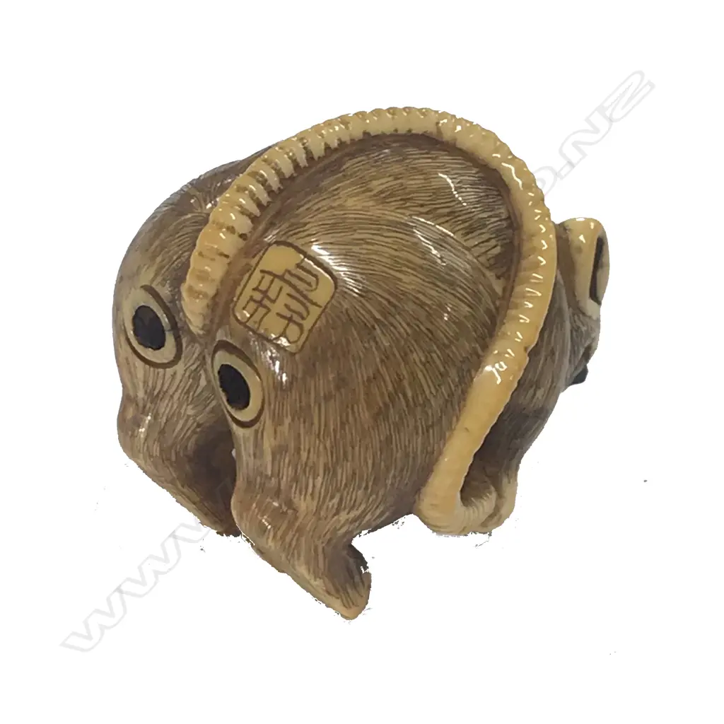 A nicely carved Japanese ivory netsuke Image 1++