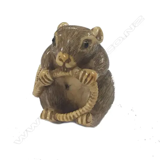 A nicely carved Japanese ivory netsuke