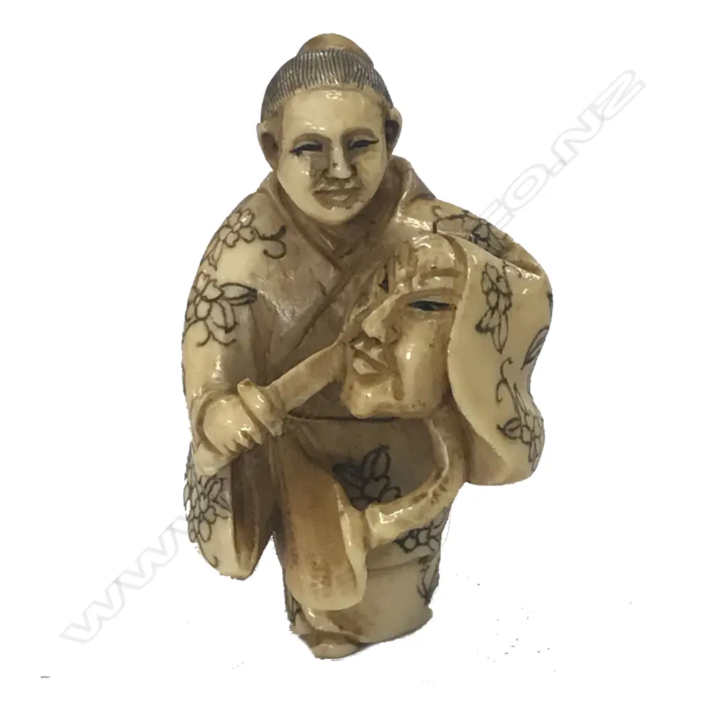 A Japanese ivory netsuke Image 1++
