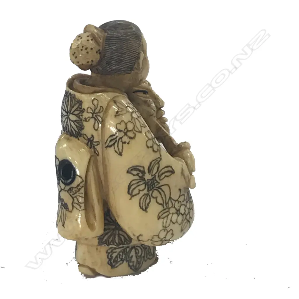 A Japanese ivory netsuke Image 1++