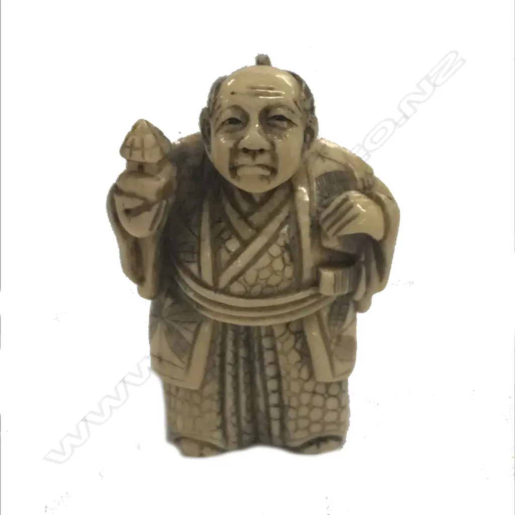 A Japanese ivory netsuke of a samurai Image 1++