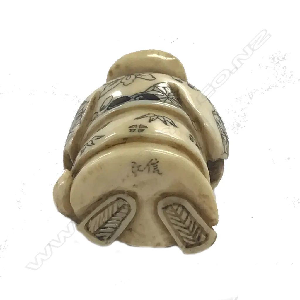 A Japanese ivory netsuke of a man Image 1++