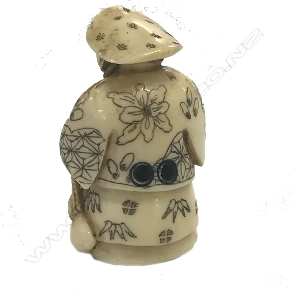 A Japanese ivory netsuke of a man Image 1++