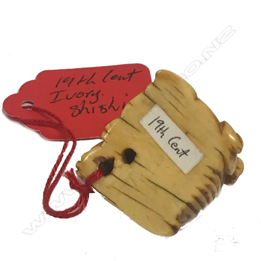 An old Japanese ivory netsuke Image 1++