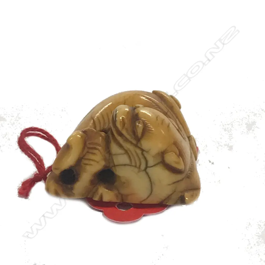 An old Japanese ivory netsuke Image 1++