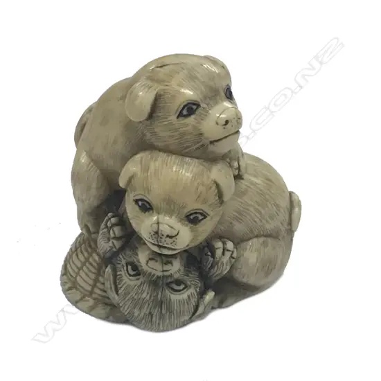 A well carved Japanese ivory netsuke