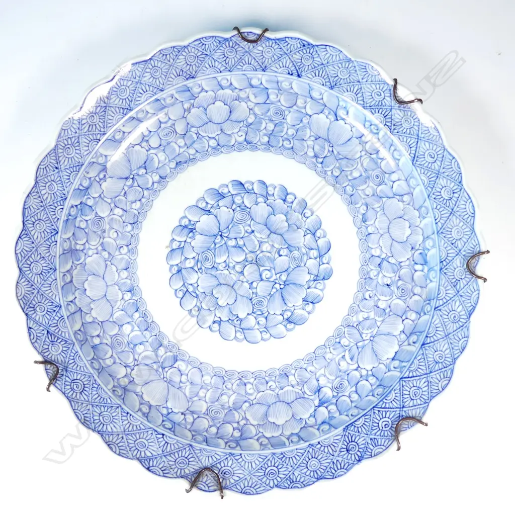 A large 19thC Japanese Arita porcelain charger Image 1++