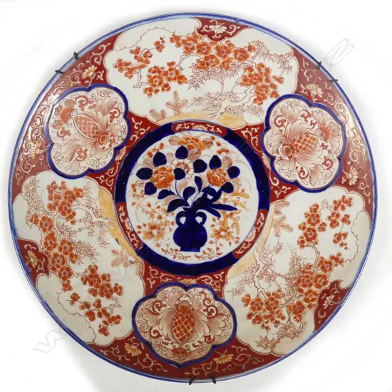 A Japanese circular Imari charger