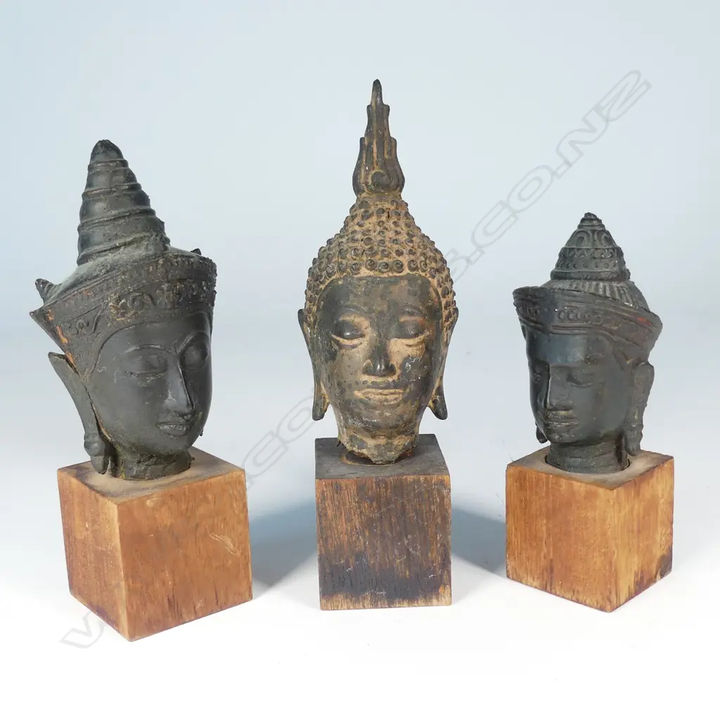 Three Thai bronze Buddha heads Image 1++