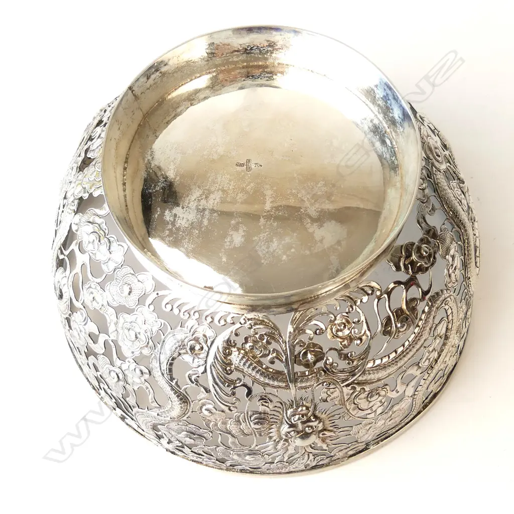 An early 20thC Chinese export silver filigree large bowl Image 1++