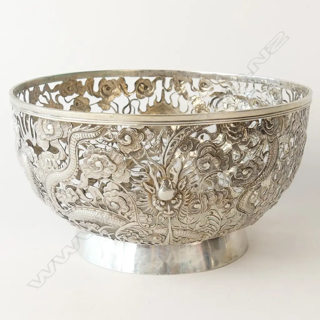 An early 20thC Chinese export silver filigree large bowl Image 1++