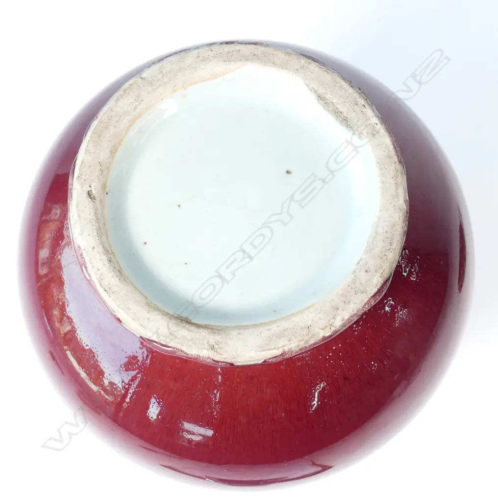 An old Chinese porcelain vase Image 1++