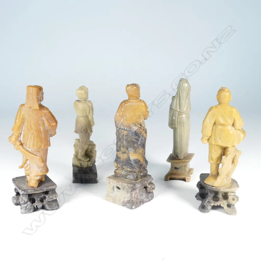 Five Chinese carved soapstone figures Image 1++