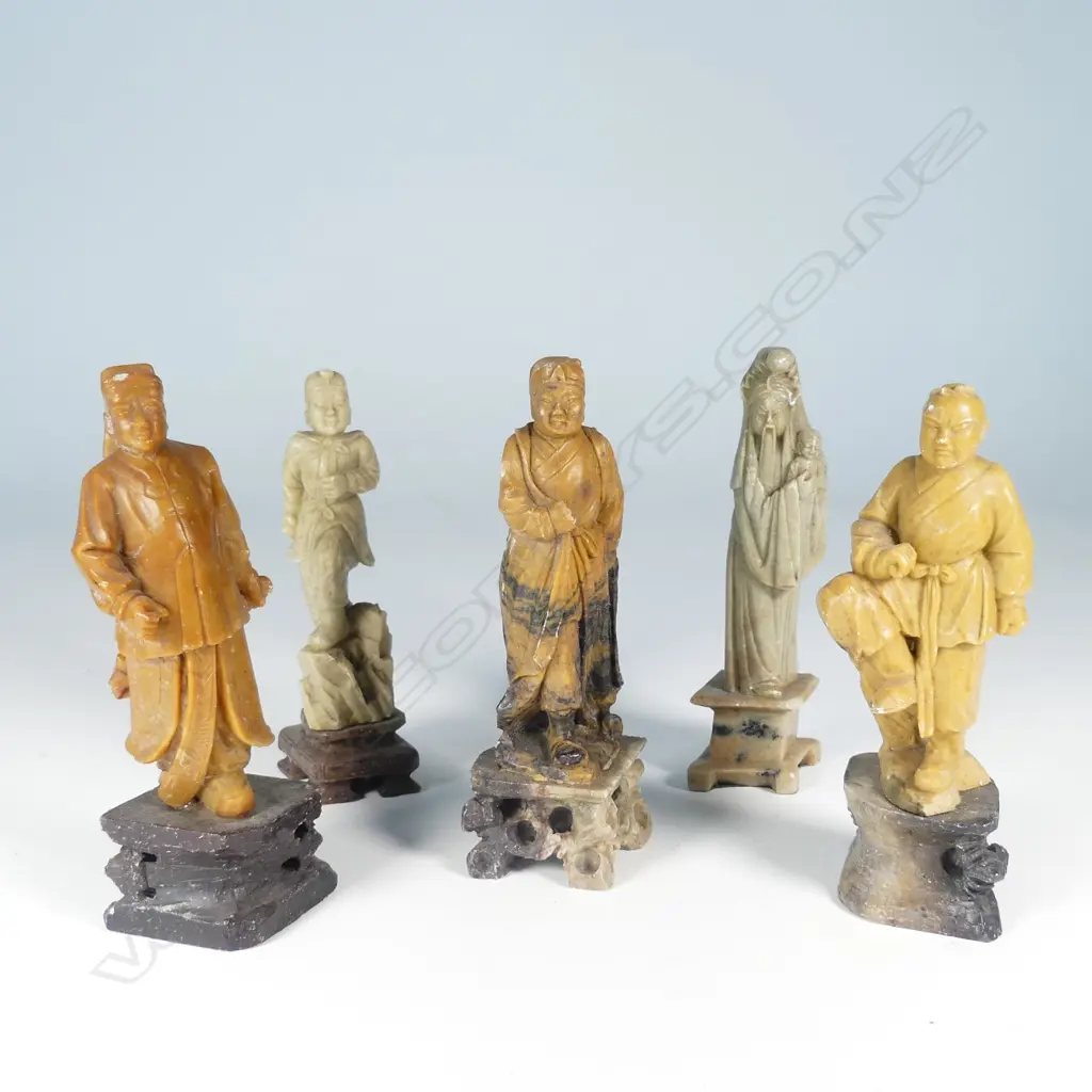 Five Chinese carved soapstone figures Image 1++